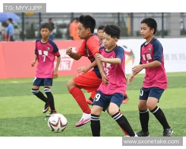 中国足球明星的崛起与荣耀探秘:谁是当今最红的足球传奇人物 中国足球明星的崛起与荣耀探秘:谁是当今最红的足球传奇人物