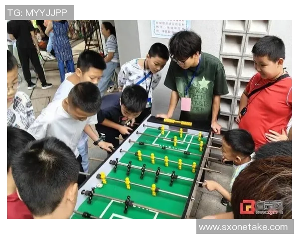 四杆桌上足球的魅力与技巧探讨：如何在比赛中提升你的竞技水平与团队配合能力