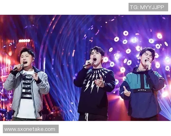 歌手与足球的奇妙交汇：音乐与运动的完美融合之旅